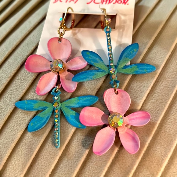NWT Betsy Johnson Dragonfly Mismatched Earrings - Picture 3 of 9